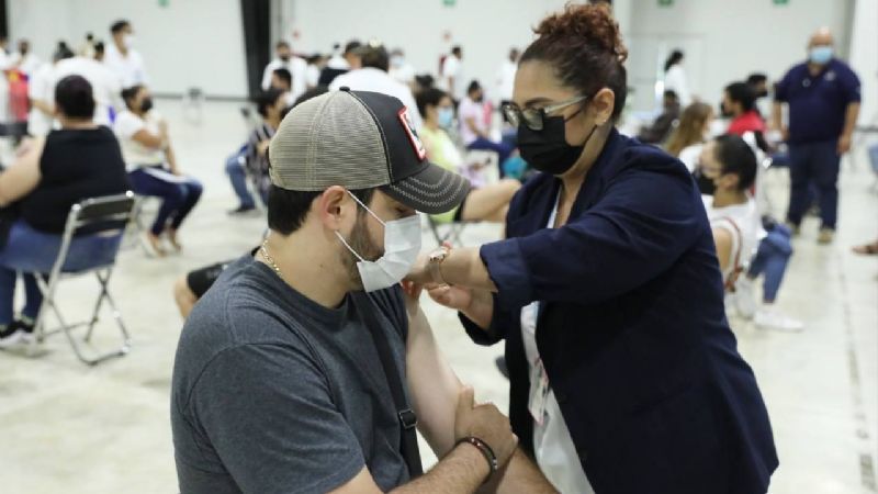 Vacunación contra COVID-19 para personas de 18 a 39 años en Mérida: Horarios y sedes