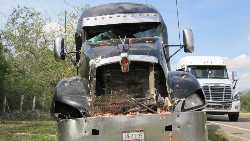 Conductor de tráiler se duerme y provoca accidente en la carretera Mérida-Campeche