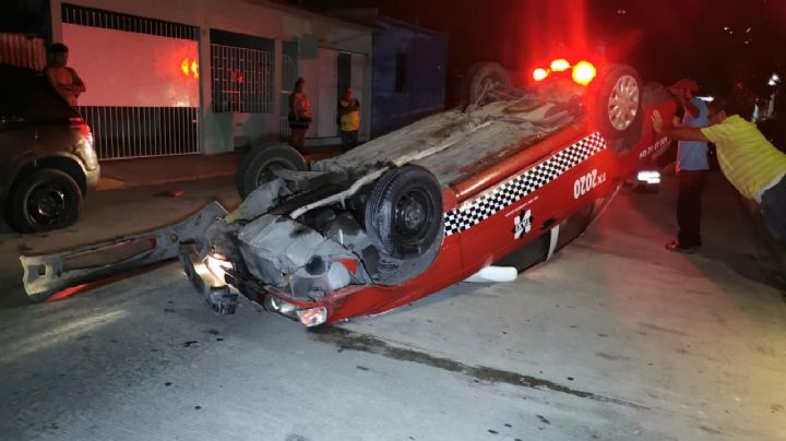 Accidentes Ciudad del Carmen: Taxistas vuelca su unidad tras un 'pestañeo'