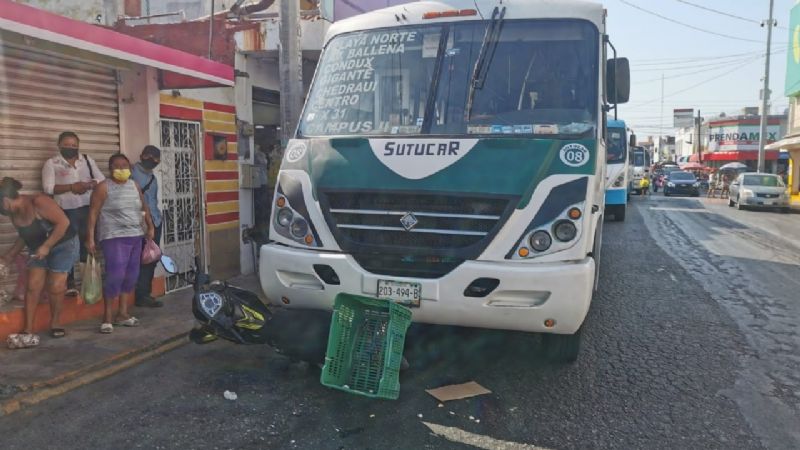Camión atropella a pareja de motociclistas en Ciudad del Carmen; resultaron con lesiones