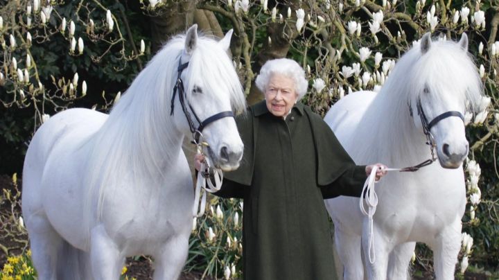 La reina Isabel ll celebra su cumpleaños número 96 y así festejan en Reino Unido: VIDEO