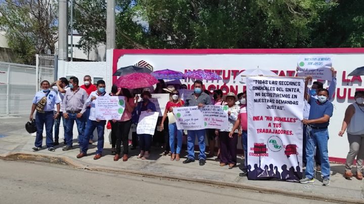 Trabajadores del IEEA se manifiestan en Campeche; exigen pago de estímulos