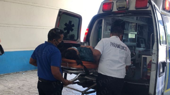 Choque entre una combi y una camioneta en Cancún deja dos mujeres lesionadas