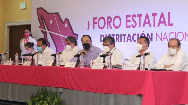 Ciro Murayama, consejero del INE, presenta nuevo distrito federal para Yucatán