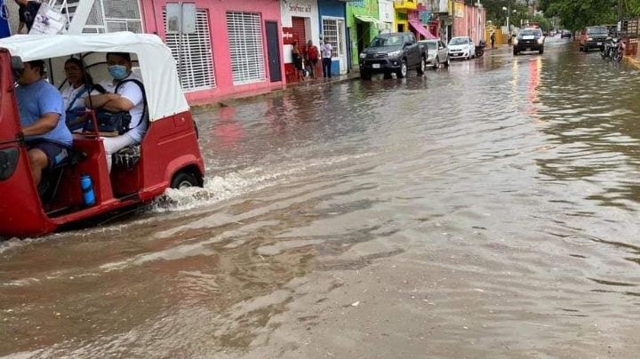 Aguacero causa encharcamientos en calles de José María Morelos, Quintana Roo