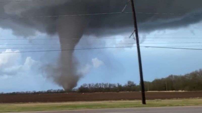 Tornado azota el Suroeste de Kansas, Estados Unidos: VIDEO