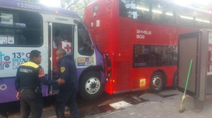 Revelan videos del accidente entre camión de pasajeros y Metrobús en Reforma