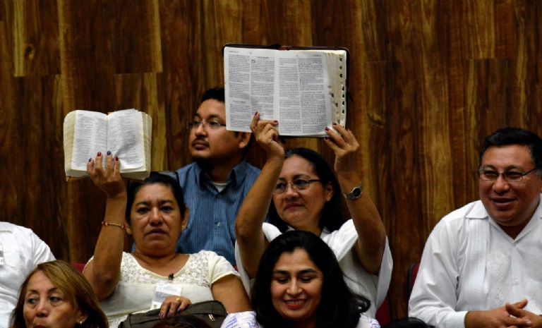 Culpan a la Iglesia por intervenir en decisiones de política pública en  Yucatán | PorEsto