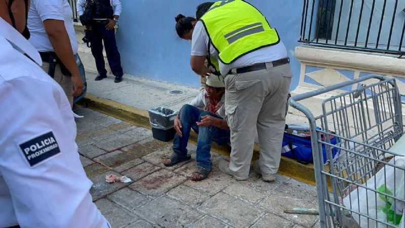 Conductor desesperado atropella a un indigente en Campeche por obstruirle el paso