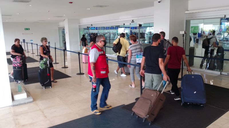 Aeropuerto de Cancún registra cancelación de vuelos a EU y Estambul: VIDEO