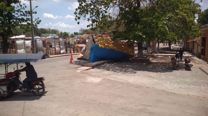 Onda Tropical: Ráfaga de viento por poco voltea un puesto en Chocholá, Yucatán