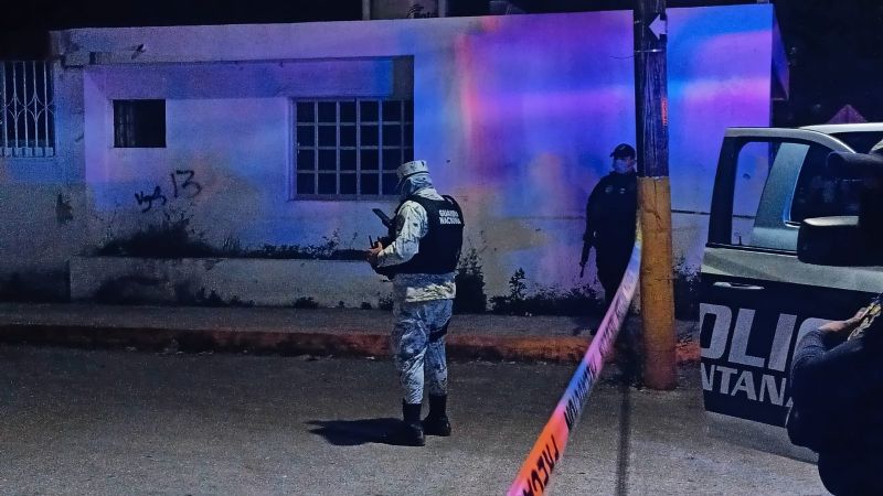 Rafaguean una caseta de policía y una escuela en Cozumel