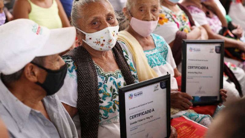 Mauricio Vila entrega 40 certificados de vivienda en Tecoh, municipio de Yucatán