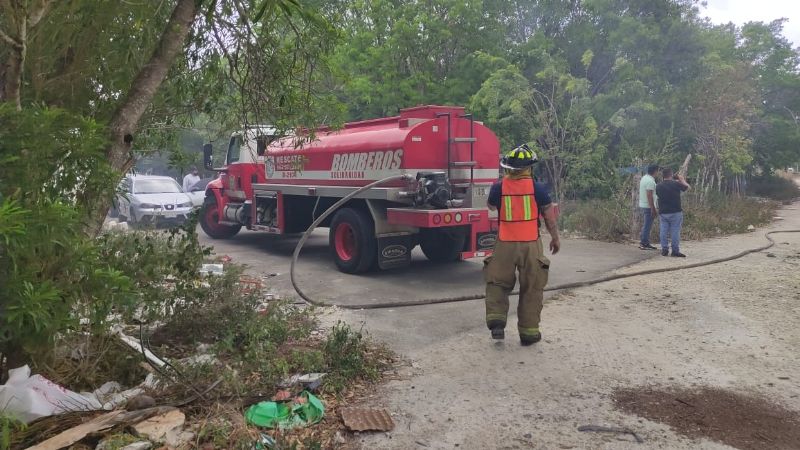 Se incendia terreno baldío a causa del 'efecto lupa' en Playa del Carmen