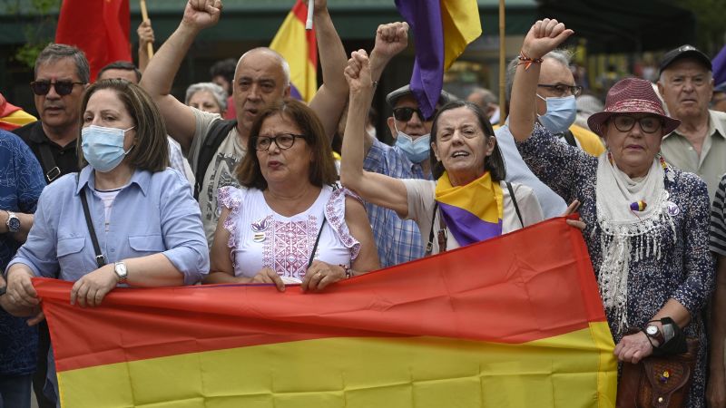 Más de 300 personas se manifiestan en contra el rey emérito Juan Carlos I en Madrid