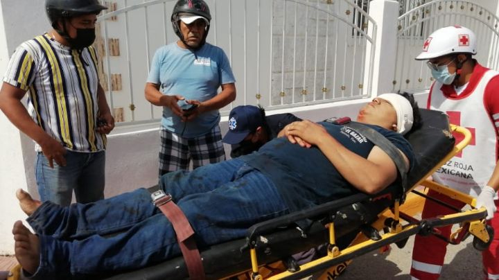 Fuerte choque manda al hospital a un motociclista en Tizimín