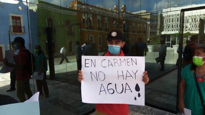 Vecinos protestan afuera del Palacio de Gobierno; demandan mayor seguridad en Ciudad del Carmen