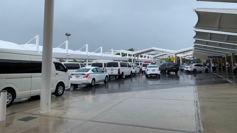 Cancelan tres vuelos a Florida en el aeropuerto de Cancún por el paso del Huracán Ian