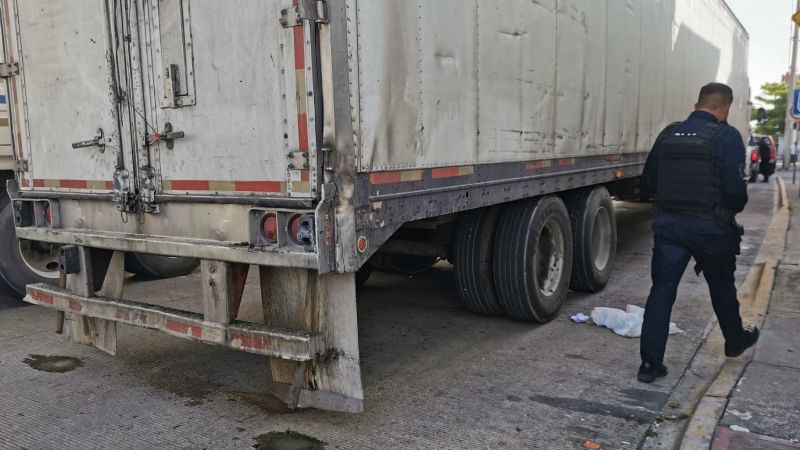 Multan a trailero en Ciudad del Carmen por transportar desperdicios de alimentos podridos