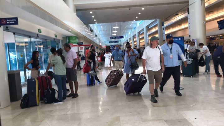 Pasajeros del aeropuerto de Cancún ya no presentarán prueba COVID para viajar a EU: EN VIVO