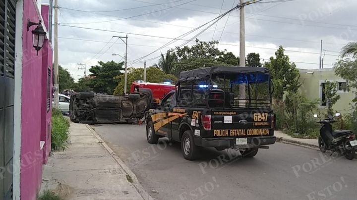 Volcadura de un vehículo particular deja cinco lesionados en Mérida: VIDEO
