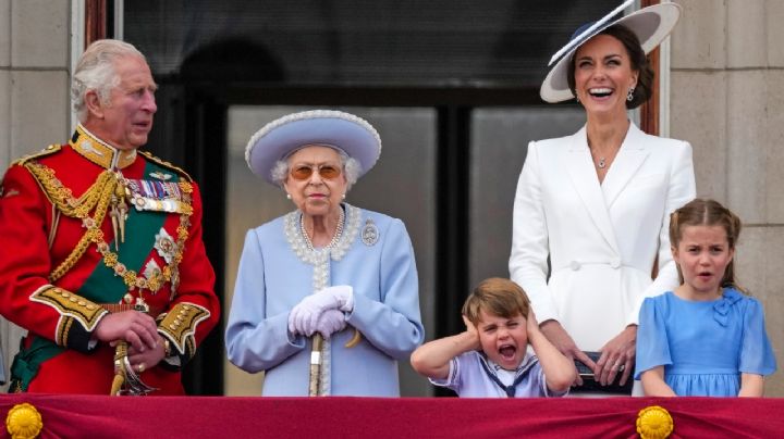 Príncipe Luis le roba el show a la reina Isabel II durante los festejos del Jubileo de Platino