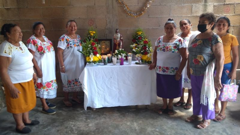 Con tacos de cochinita, familias celebran a San Juan Bautista en Chocholá