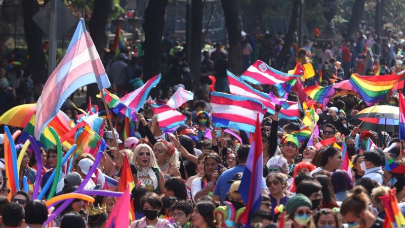 Ladrones se fingen “de ambiente” para robar celulares en el Pride 2022 en la CDMX