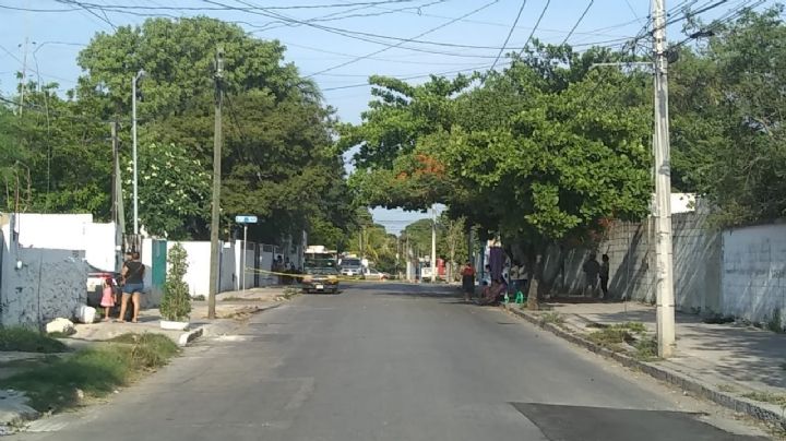 Vecinos de la colonia Xoclán de Mérida protestan por no tener luz: EN VIVO