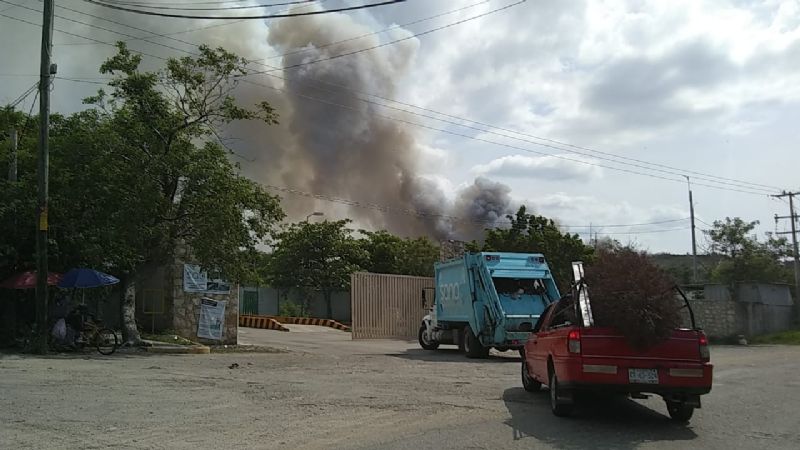 Se incendia basurero en Susulá; bomberos 'luchan' contra las llamas: EN VIVO