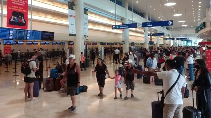 Medidas sanitarias contra COVID-19, sin reforzarse en el aeropuerto de Cancún: EN VIVO