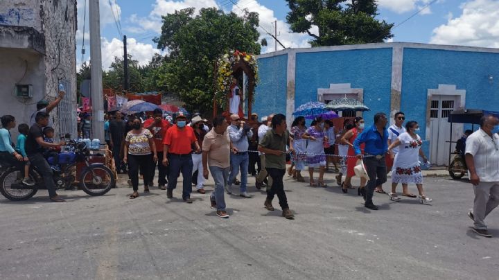 Comunidad católica de Huhí realiza procesión en honor a San Pedro Apóstol