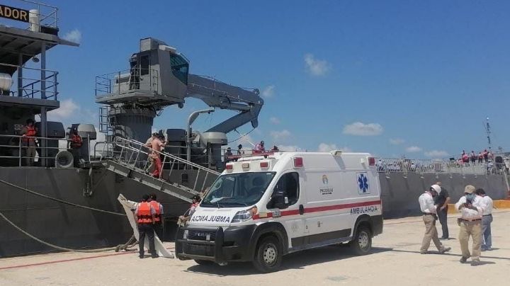 Rescatan a seis tripulantes intoxicados de una embarcación en Yucatán