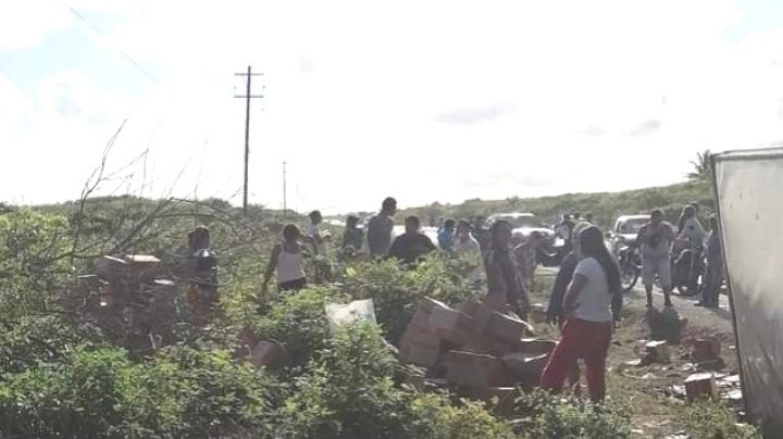 Rapiñan tráiler que transportaba aceite de cocina en la carretera Sabancuy-Isla Aguada