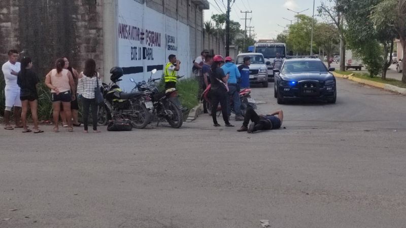 Chofer de una minivan choca contra un motociclista en Playa del Carmen