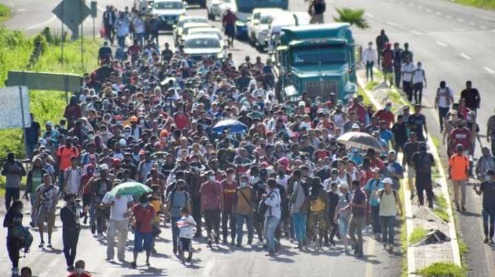 Camión de carga con 40 migrantes centroamericanos vuelca en San Cristóbal de las Casas