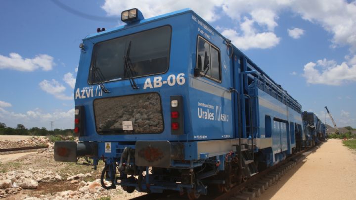 Tren Maya: Máquinas europeas 'planchan' recorrido del Tramo 3, Calkiní-Izamal