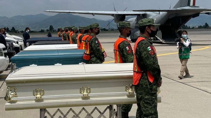 Cuerpos de ocho mexicanos muertos en tráiler en Texas, llegan a México