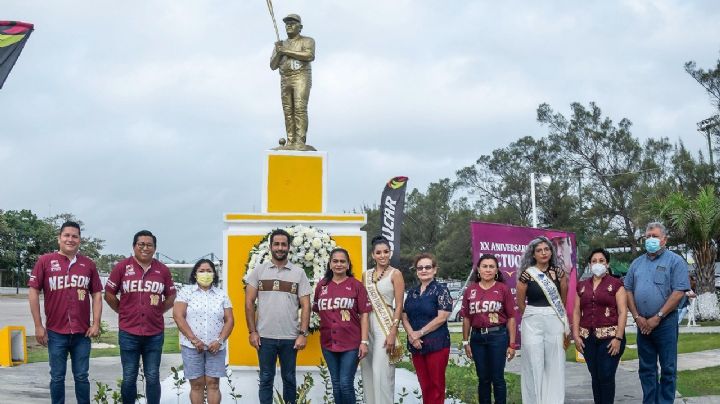 Rinden homenaje Nelson Barrera Romellón, "El Almirante", a 20 años de su muerte en Ciudad del Carmen