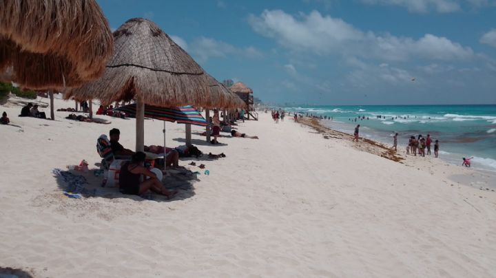 Así luce Playa Delfines, uno de los arenales con poco sargazo en Cancún: VIDEO