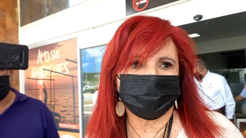Critican a Layda Sansores por viajar a Argentina y estar ausente en su primer informe