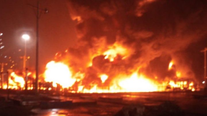 Rayo cae sobre refinería y provoca fuerte incendio en Tamaulipas, hay una persona muerta