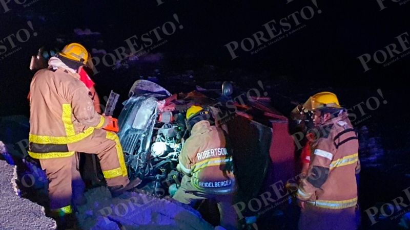 Automóvil cae a un socavón en Cozumel con cuatro jóvenes a bordo