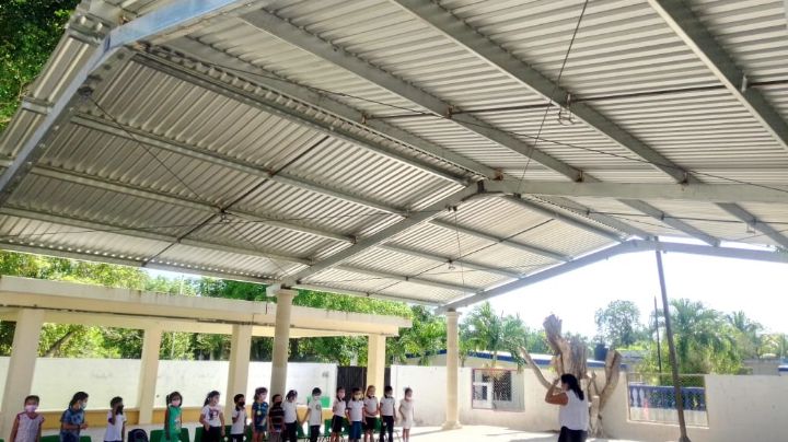 “La Escuela es Nuestra”: Padres de Familia de Yobaín inauguran domo con inversión de 400 mp