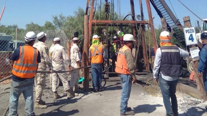 Buzo de la Sedena ingresa a pozo con mineros en Coahuila: VIDEO