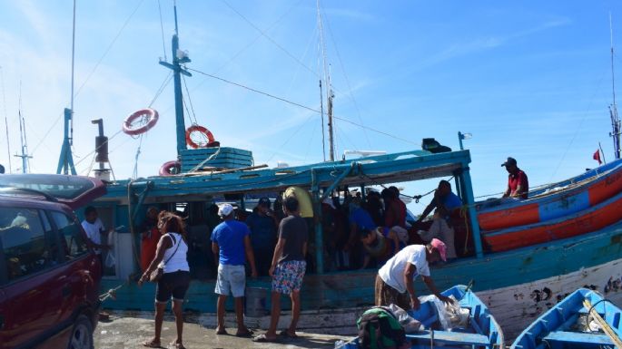 Marea roja deja en crisis económica a pescadores de Yucatán