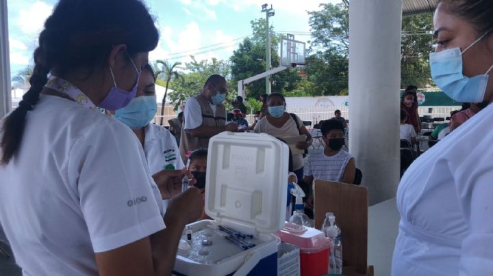 Módulo de Vacunas COVID en Cancún, con sólo 100 menores para inmunizar: EN VIVO