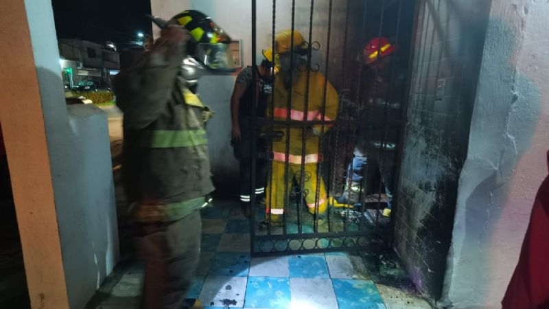 Hombres incendian oficina del sindicato de taxistas de Ciudad del Carmen