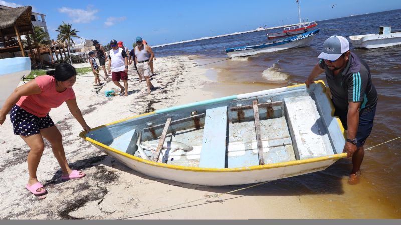 Marea roja 'hunde' economía en Progreso en plena vacaciones de Verano