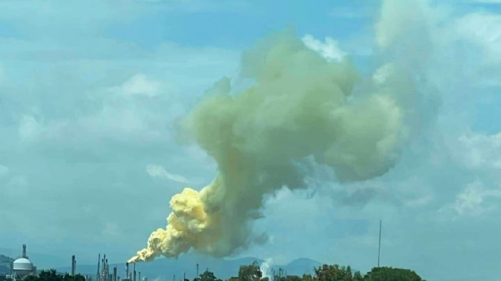Nube amarilla en refinería Ing. Antonio M. Amor alerta a pobladores de Salamanca
